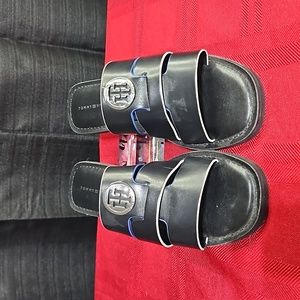 Tommy Hilfiger logo slides